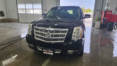 Used 2010 Cadillac Escalade ESV Platinum image 2