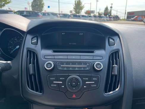 Used 2016 Ford Focus SE w/ SE Power Seat Package image 24