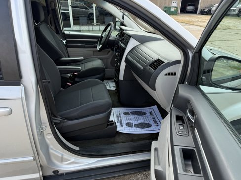 Used 2010 Dodge Grand Caravan SE image 11