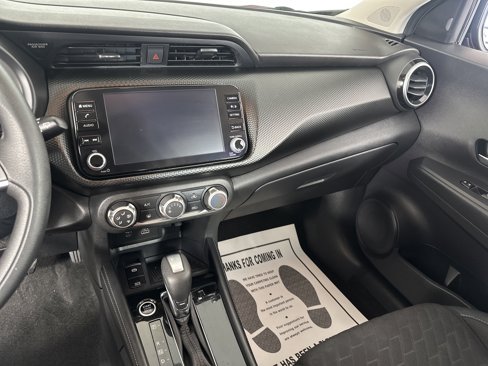 Used 2023 Nissan Kicks SV image 4