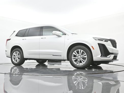 New 2025 Cadillac XT6 Luxury image 21