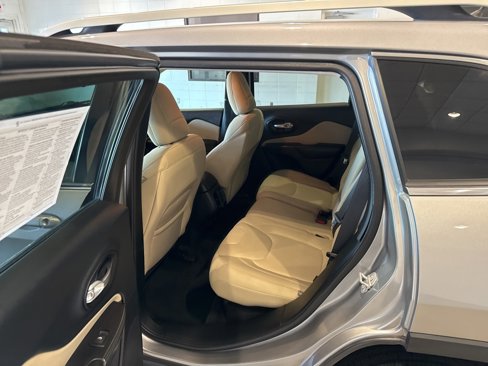 Used 2015 Jeep Cherokee Latitude image 18