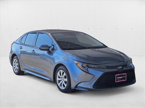 Used 2021 Toyota Corolla LE image 3