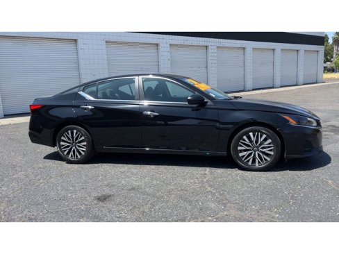 Used 2024 Nissan Altima 2.5 SV image 4
