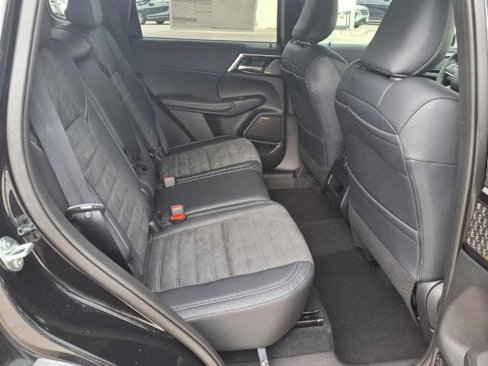 New 2025 Mitsubishi Outlander SE image 10