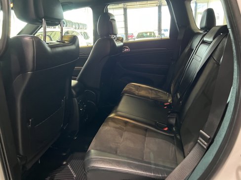 Used 2019 Jeep Grand Cherokee Altitude image 22