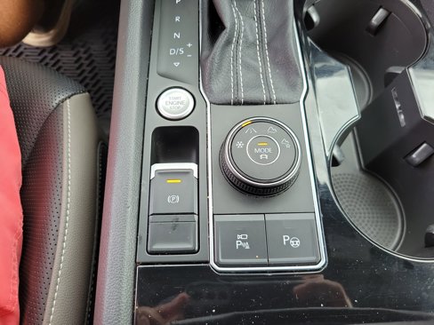 Used 2021 Volkswagen Atlas Cross Sport SEL Premium image 29