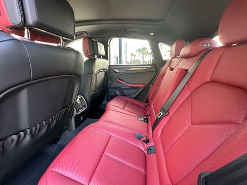 Used 2024 Porsche Macan image 26