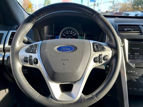 Used 2014 Ford Explorer XLT w/ Equipment Group 202A image 10