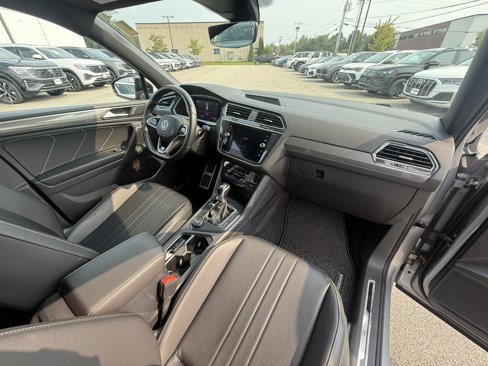 Used 2022 Volkswagen Tiguan SE R-Line image 25