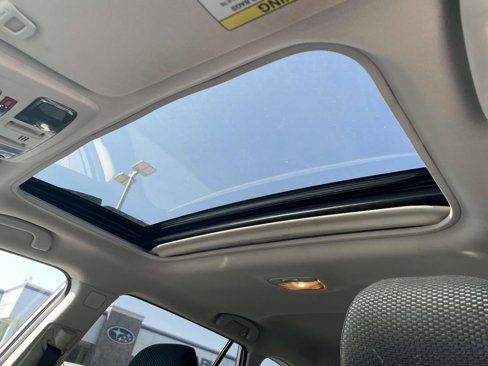 Used 2017 Subaru Outback 2.5i Premium image 9