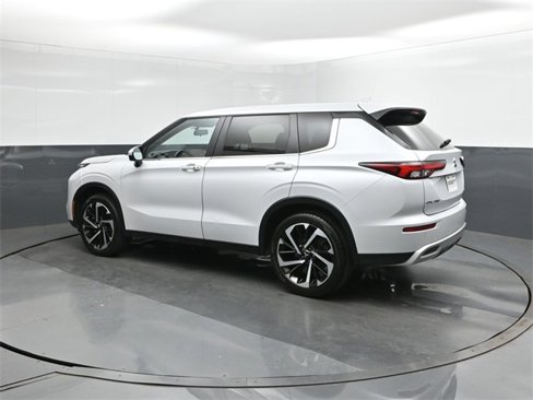 Used 2024 Mitsubishi Outlander SE image 5