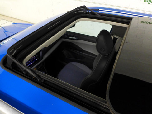 Used 2022 Volkswagen Taos SE w/ Panoramic Sunroof Package image 58
