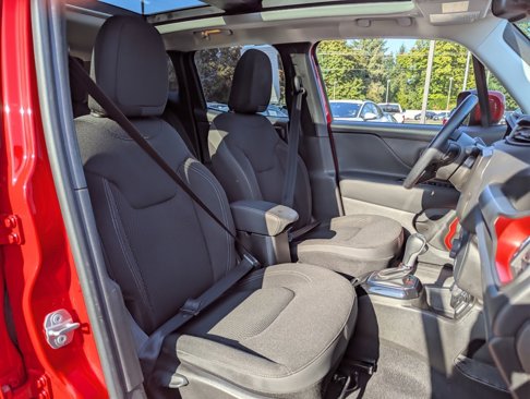 Used 2022 Jeep Renegade Latitude w/ Sun/Sound Group image 36