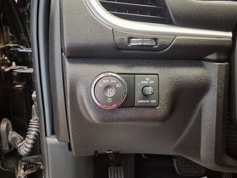 Used 2017 Chevrolet Traverse LT w/ Style and Technology Package image 18