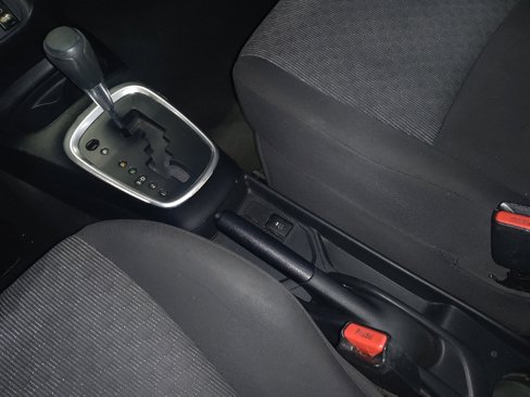 Used 2015 Toyota Yaris L image 26