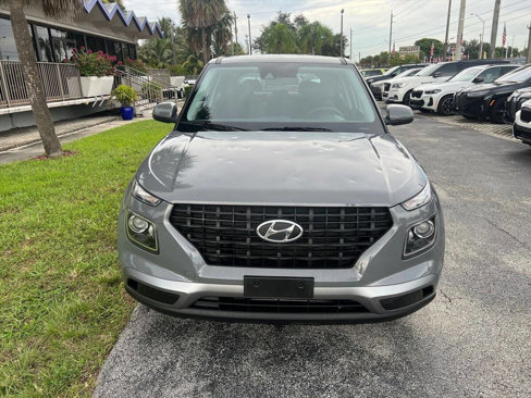 Used 2022 Hyundai Venue SE image 3