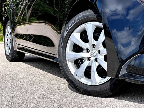 Used 2023 Toyota Corolla LE image 2