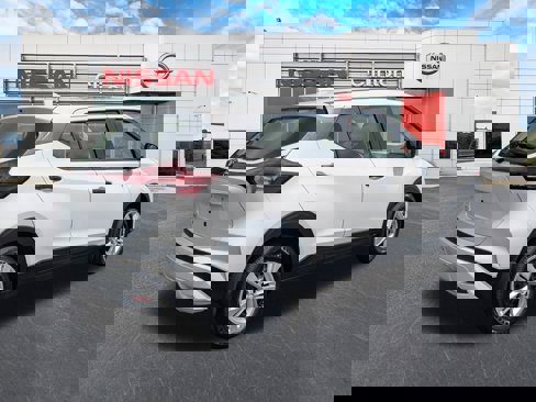 New 2025 Nissan Kicks Play S image 3