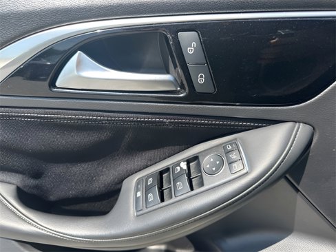 Used 2019 INFINITI QX30 image 23