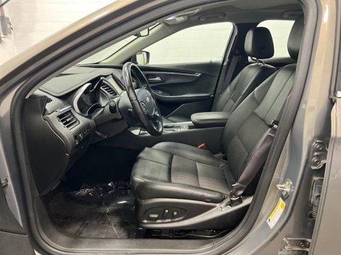 Used 2017 Chevrolet Impala LT w/ Convenience Package image 9