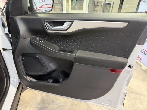 Used 2020 Ford Escape SE image 45