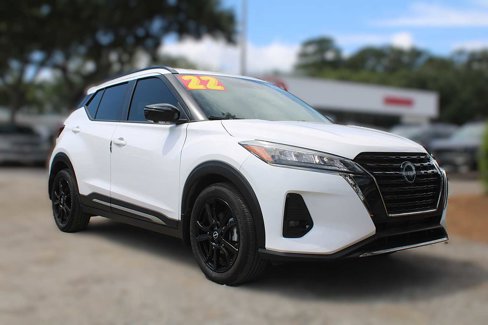 Used 2022 Nissan Kicks SR w/ Premium Package image 3
