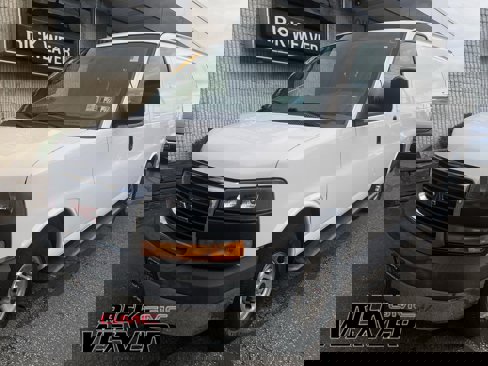 Used 2015 GMC Savana 2500 image 1