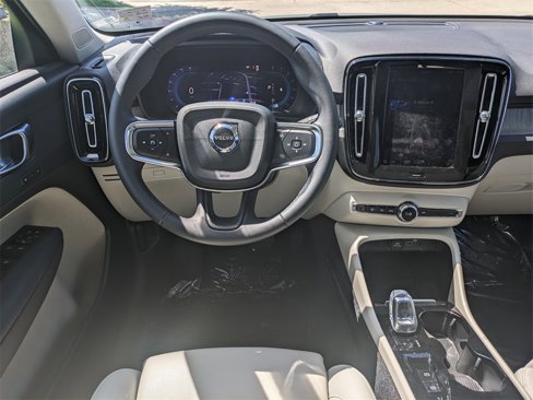Certified 2024 Volvo XC40 B5 Plus w/ Protection Package Premier image 16