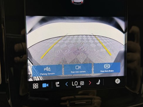 Certified 2025 Volvo XC40 B5 Core image 27
