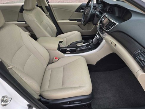 Used 2014 Honda Accord Touring image 5