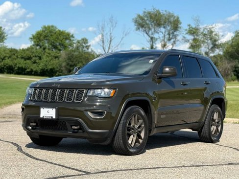 Used 2016 Jeep Grand Cherokee Laredo 75th Anniversary image 2