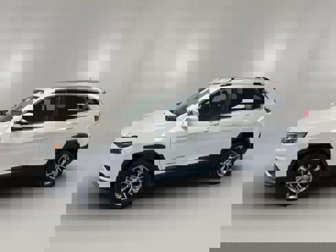 Used 2021 Jeep Cherokee Latitude Plus image 8