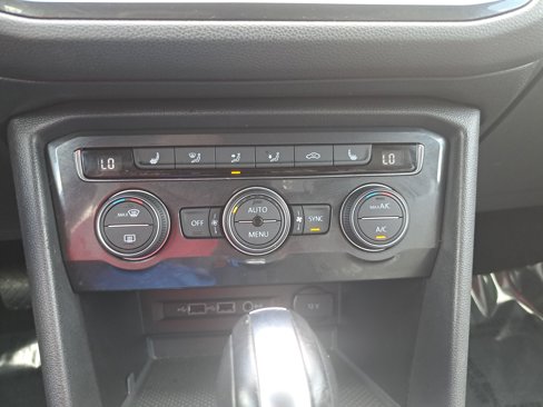 Used 2019 Volkswagen Tiguan SE image 21