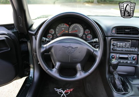 Used 2001 Chevrolet Corvette Convertible w/ Preferred Equipment Group2 image 21
