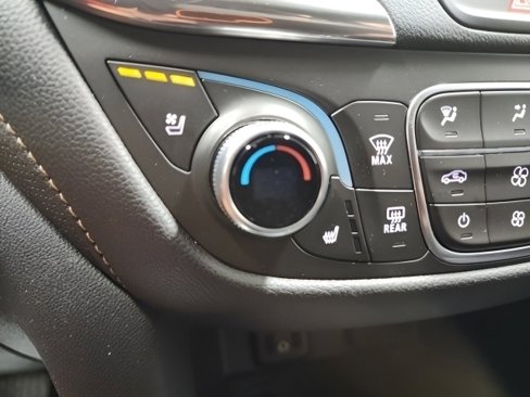 Used 2018 Chevrolet Equinox Premier image 32