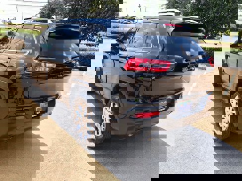 Used 2018 Jeep Cherokee Latitude Plus image 8