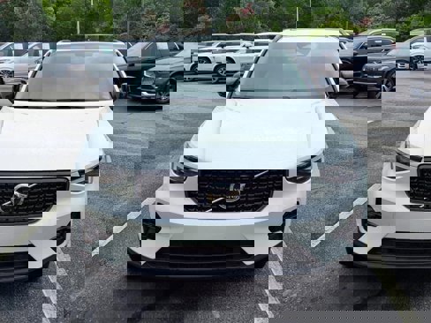 Certified 2024 Volvo XC40 B5 Plus w/ Protection Package Premier image 10