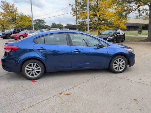 Used 2017 Kia Forte S image 3