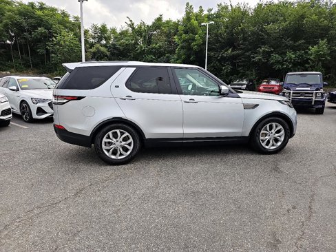 Used 2018 Land Rover Discovery SE image 21