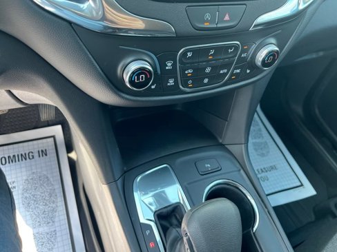 Used 2023 Chevrolet Equinox LT image 18