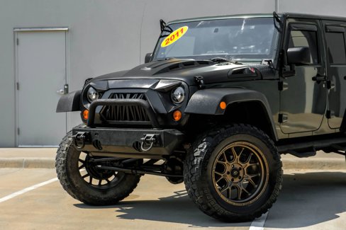 Used 2011 Jeep Wrangler Unlimited Rubicon w/ Dual Top Group image 9