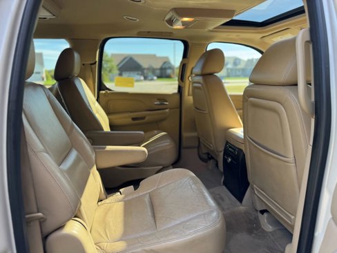 Used 2012 Cadillac Escalade ESV Luxury image 17