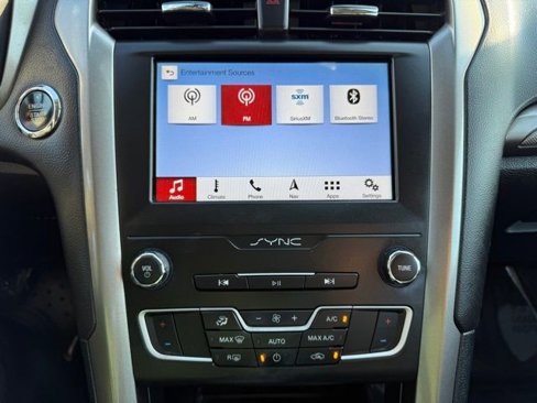 Used 2019 Ford Fusion SE image 35