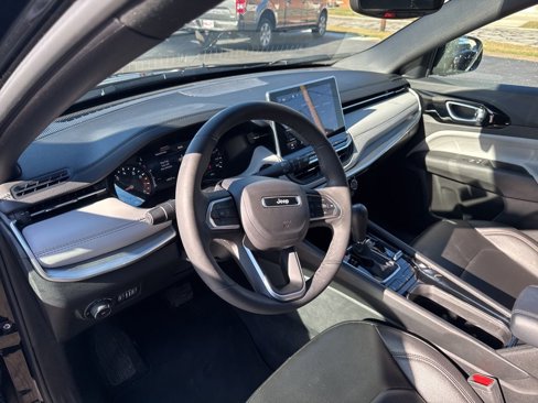 Used 2024 Jeep Compass Limited image 13