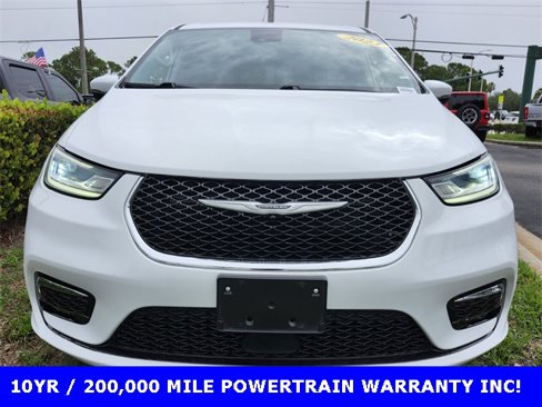 Used 2023 Chrysler Pacifica Touring-L image 15