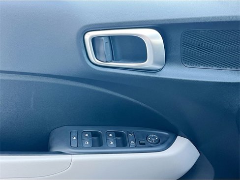 New 2025 Hyundai Venue SEL image 17