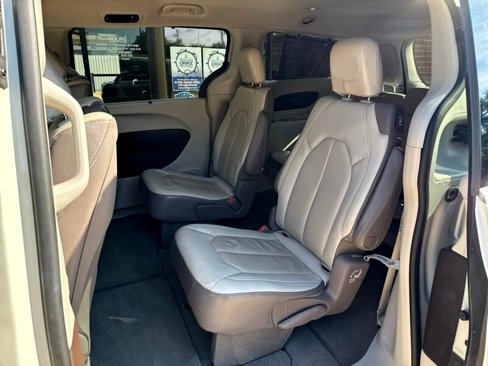 Used 2019 Chrysler Pacifica Touring-L Plus image 13
