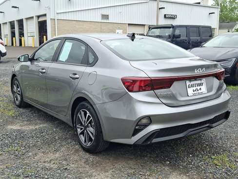 Used 2022 Kia Forte LXS image 4