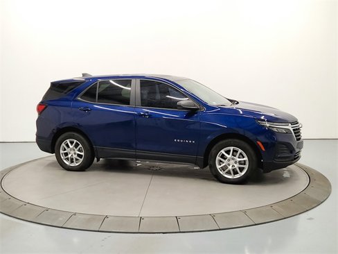 Used 2023 Chevrolet Equinox LS w/ LS Convenience Package image 9
